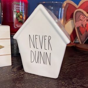 NWT RAE DUNN “Never Dunn” bank
